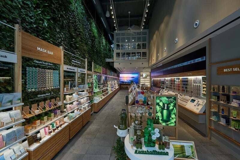 trải nghiệm tại cửa hàng bán lẻ do chính doanh nghiệp mở: Innisfree, Starbucks, Routine