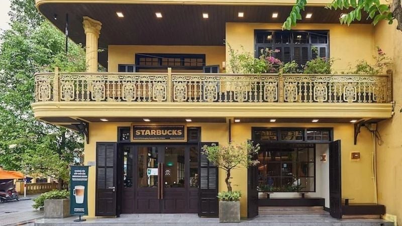 Concept cửa hàng Starbucks thường mang dấu ấn địa phương nơi thương hiệu kinh doanh