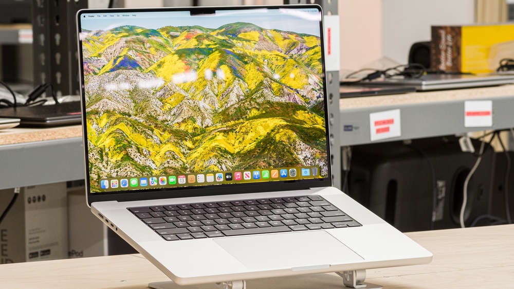 12 Laptop Màn Hình Lớn Đẹp, Hiệu Năng Khủng Cho Ai Thích Không Gian Rộng