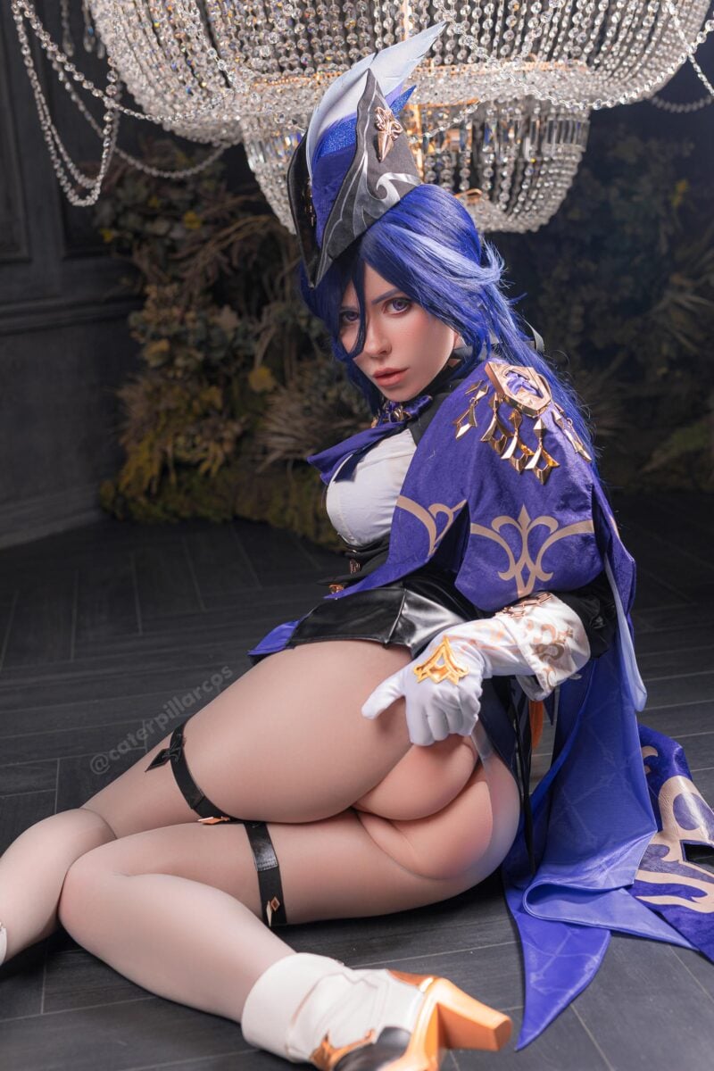 CocoPie cosplays an irresistible adult version of Nahida!