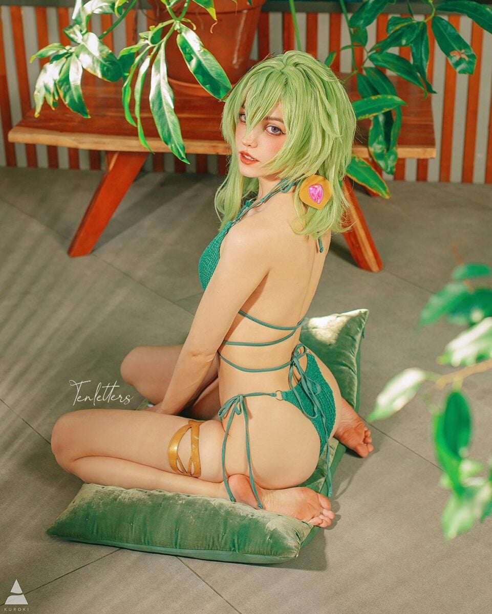 Happy Manek shows off Yae Miko
