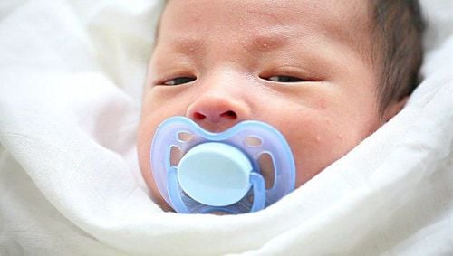 Hãy lựa chọn núm vú mềm cho trẻ từ các nhà sản xuất uy tín
