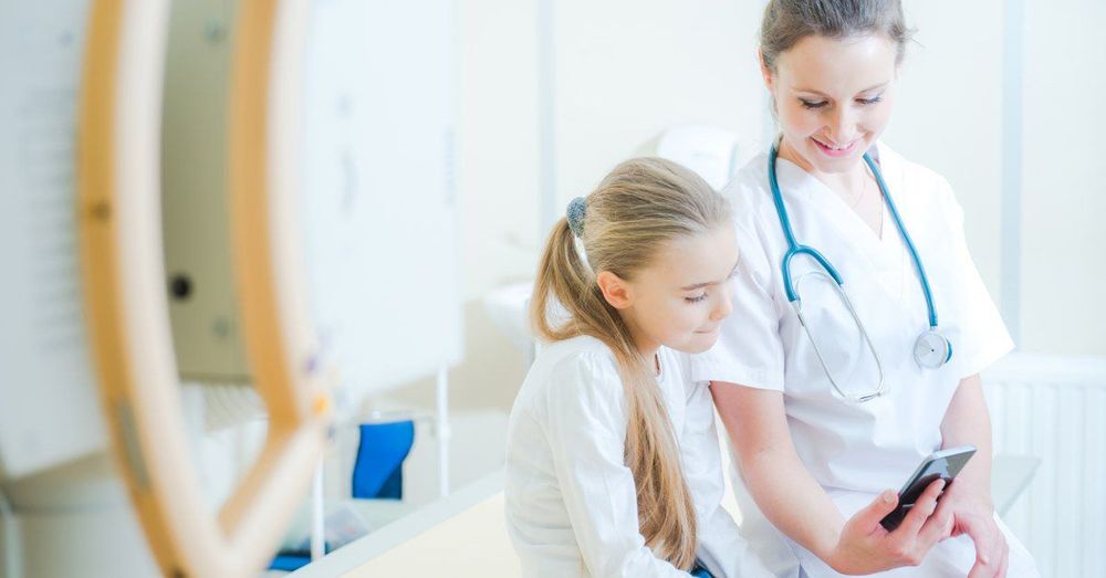 Trẻ dậy thì sớm cần được đi khám bác sĩ để kiểm tra nội tiết tố