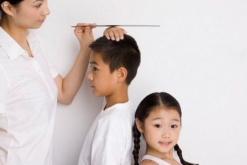 Tốc độ phát triển chiều cao ở nam chậm hơn nữ