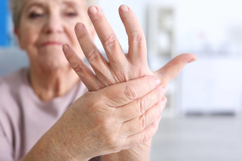 Bệnh viêm khớp ở người già