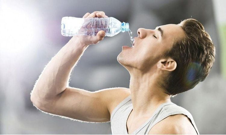 Uống nhiều nước có tác dụng giảm cân