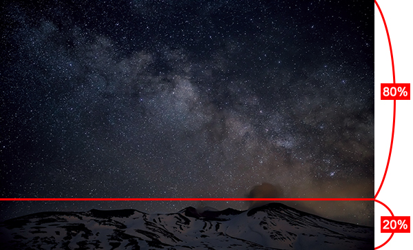 Bầu trời đầy sao trên núi phủ tuyết