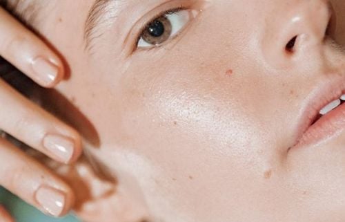 Peel da hoá học có hiệu quả trong việc cải thiện vẻ ngoài của da bằng cách giảm sẹo mụn, tăng sắc tố, đường nhăn và nếp nhăn