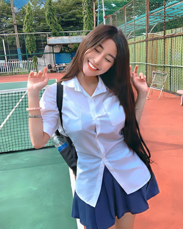 Nữ sinh cấp 3 có tâm hồn to tròn quá đáng yêu