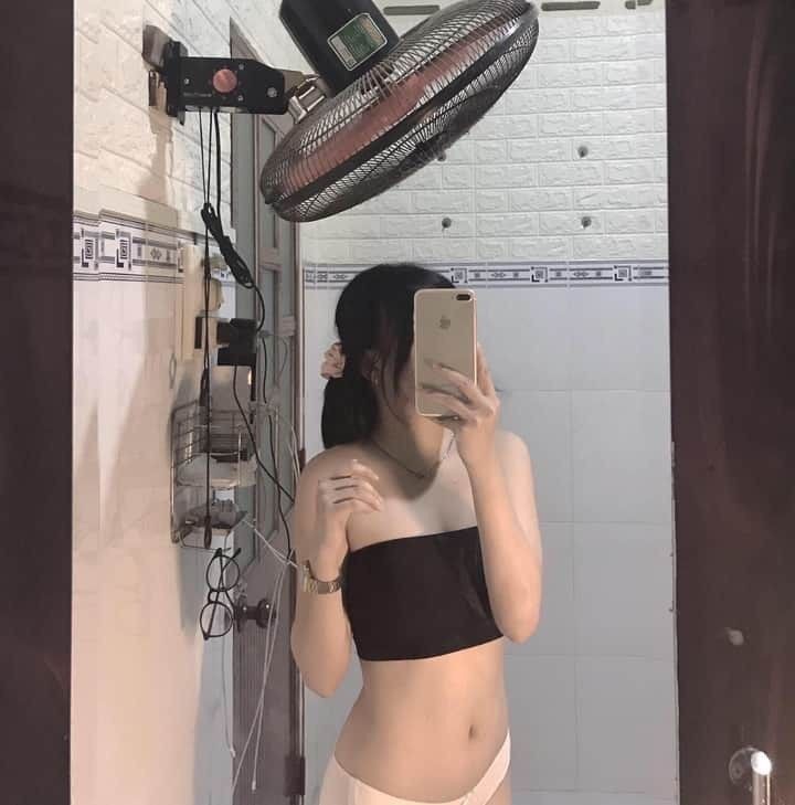 Ảnh gái xinh có tâm hòn to đẹp tạo dáng che mặt