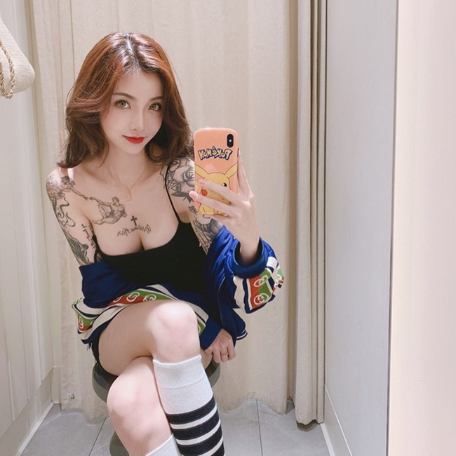 Hình gái xinh có tâm hồn to và tròn gợi cảm
