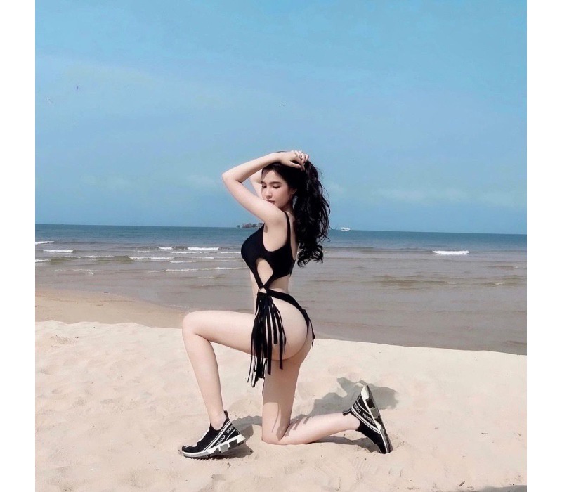 ẢNh gái xinh diện bikini khoe mông to vú bự