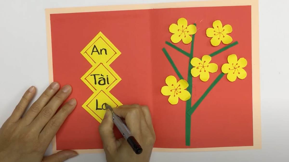 Cách làm thiệp Tết 3D bằng giấy A4 màu bước 6
