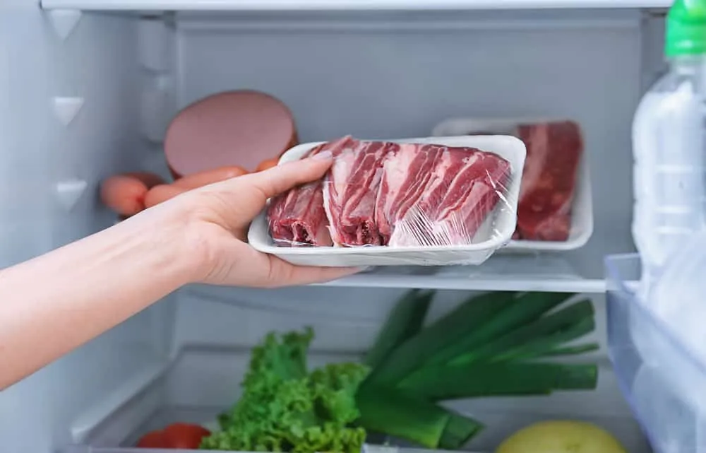 Nên trữ đông thịt sống hay chín cho bé ăn