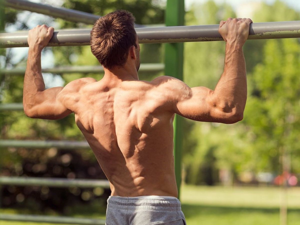 Biểu tượng của sự nam tính và an toàn với body săn chắc, vai rộng vừa phải