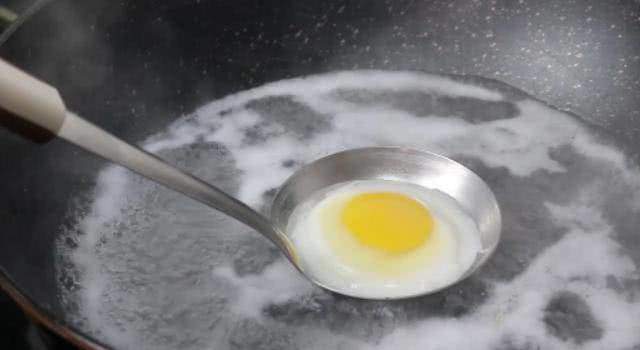 Trứng Trần hay Trứng Chần? Từ nào đúng chính tả? Giải thích