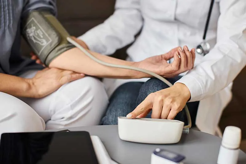 Uống rượu bia bị đỏ mặt tốt hay xấu? Có nguy hiểm không?