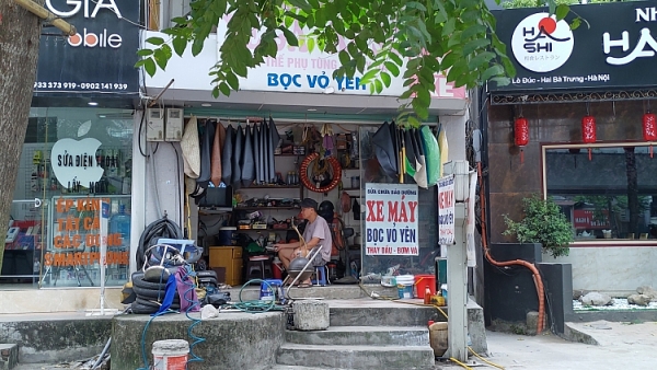 hang loat ngoi nha xay vuot tang meo mo ky di tren pho tran khat chan