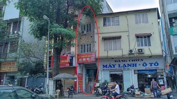 hang loat ngoi nha xay vuot tang meo mo ky di tren pho tran khat chan