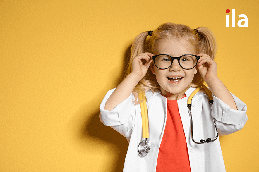 Doctor có nghĩa là bác sĩ.