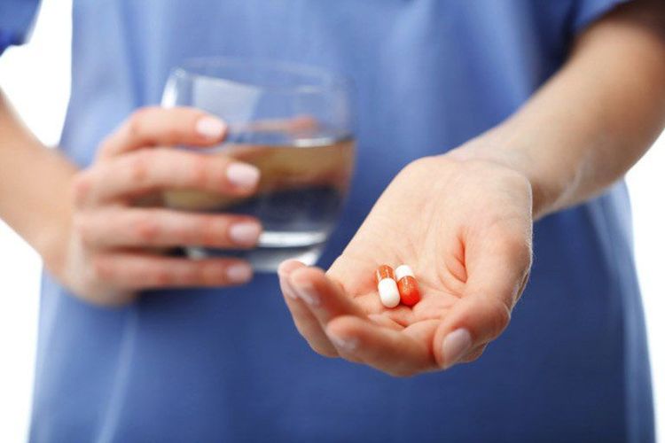 Người bệnh có thể tự điều trị bằng cách sử dụng một số loại thuốc được bác sĩ kê đơn