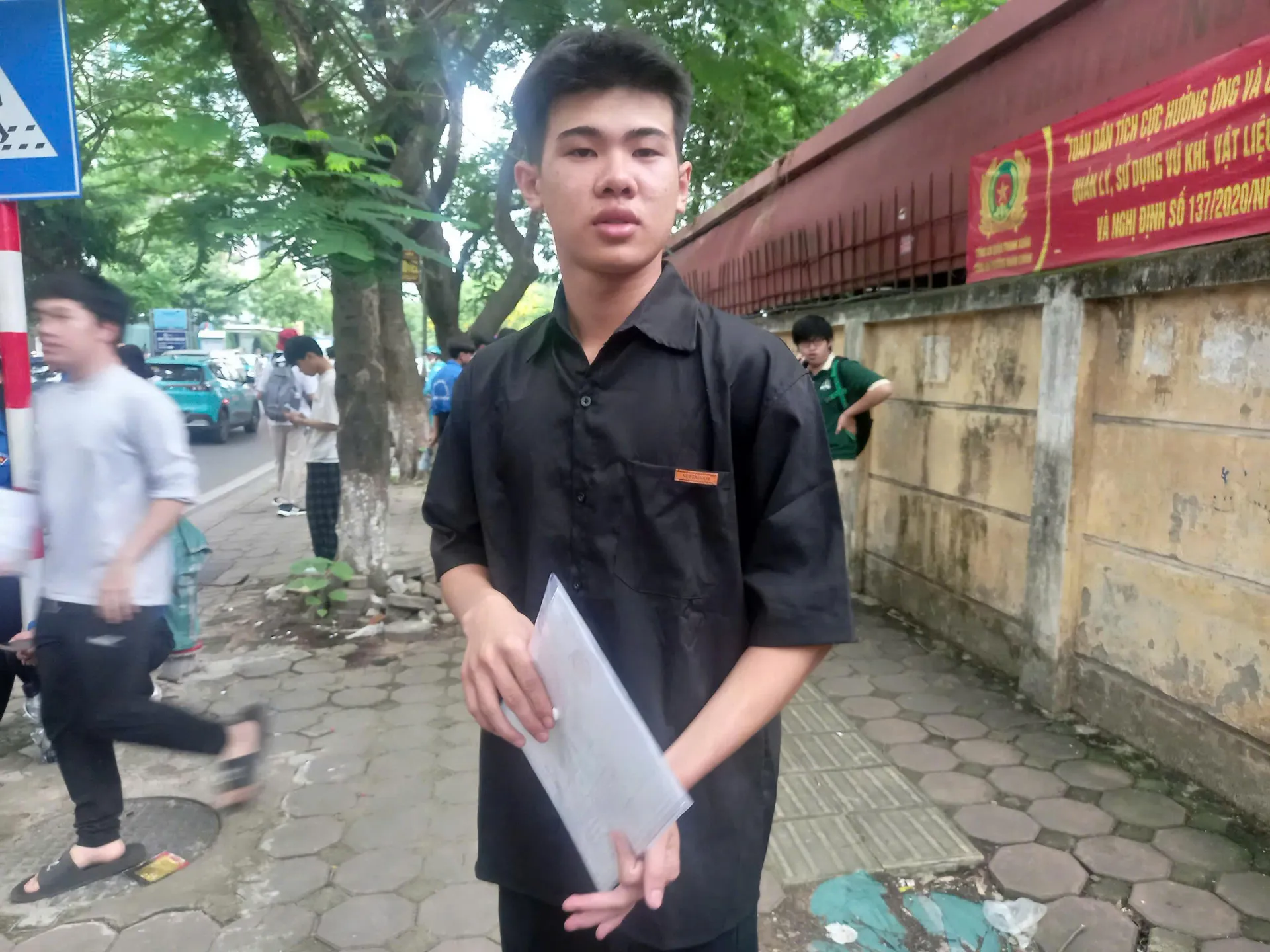 Thí sinh 2K7 thở phào, hoàn thành kỳ thi tốt nghiệp THPT 2025