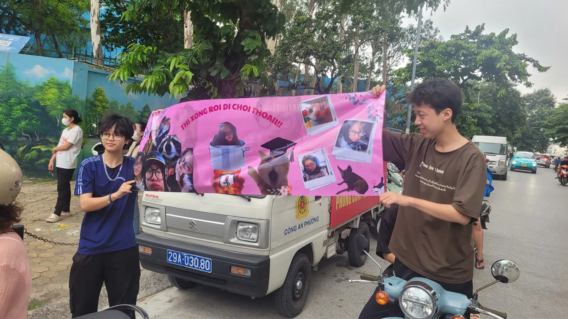 Thí sinh 2K7 thở phào, hoàn thành kỳ thi tốt nghiệp THPT 2025