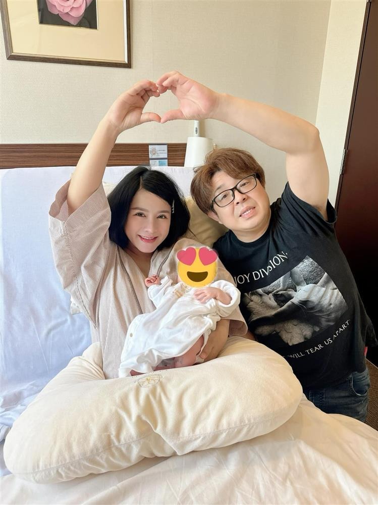 Bà Nhân Vlog lần đầu khoe ảnh cận mặt con gái, cách gọi con khiến nhiều người xúc động - ảnh 3