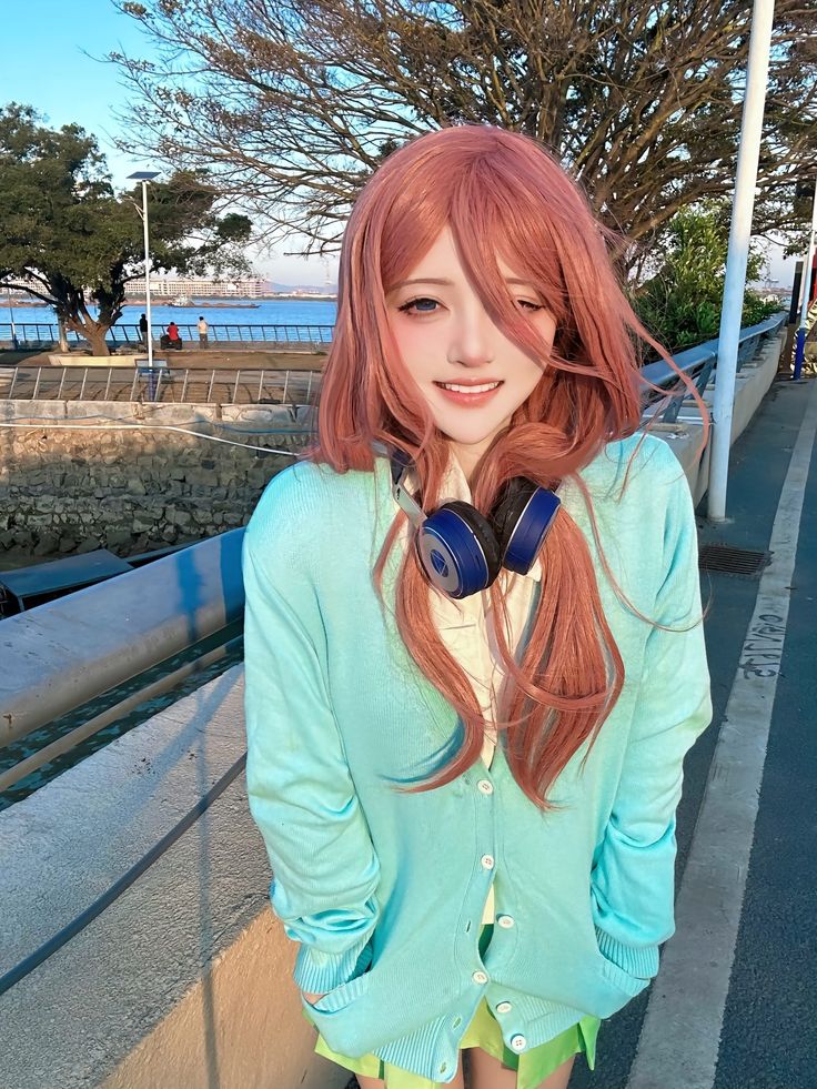 Cả vũ trụ như yên tĩnh hơn mỗi khi nhìn Miku.