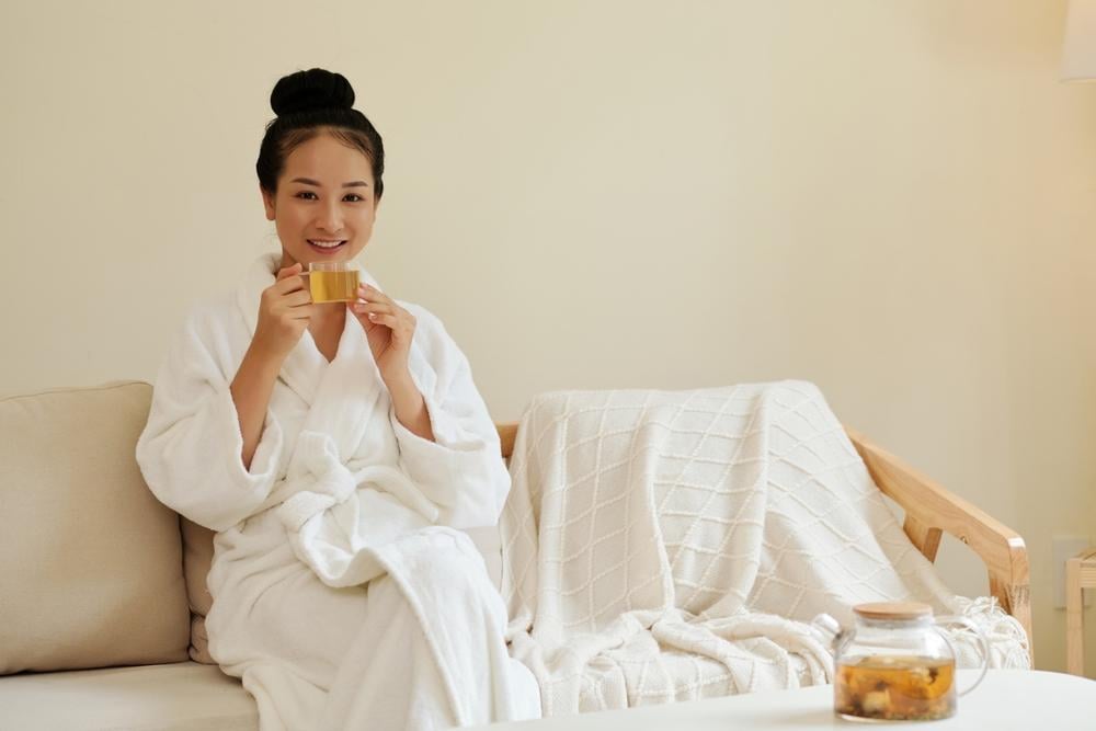 Từng phẫu thuật nâng ngực có cho con bú được không