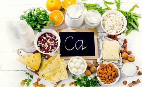 Bổ sung canxi để khắc phục đau lưng sau sinh
