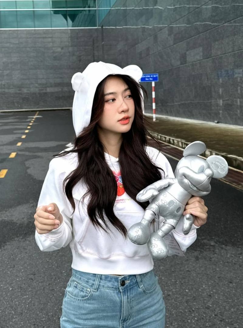 Ảnh Lê Bống xinh đẹp phong cách đời thường