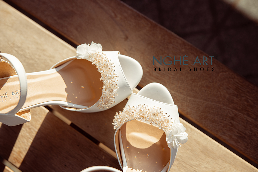 Giày cưới Nghé Art cao gót đính hoa pha lê 341 trắng - Ảnh 6 - Nghé Art Bridal Shoes - 0908590288