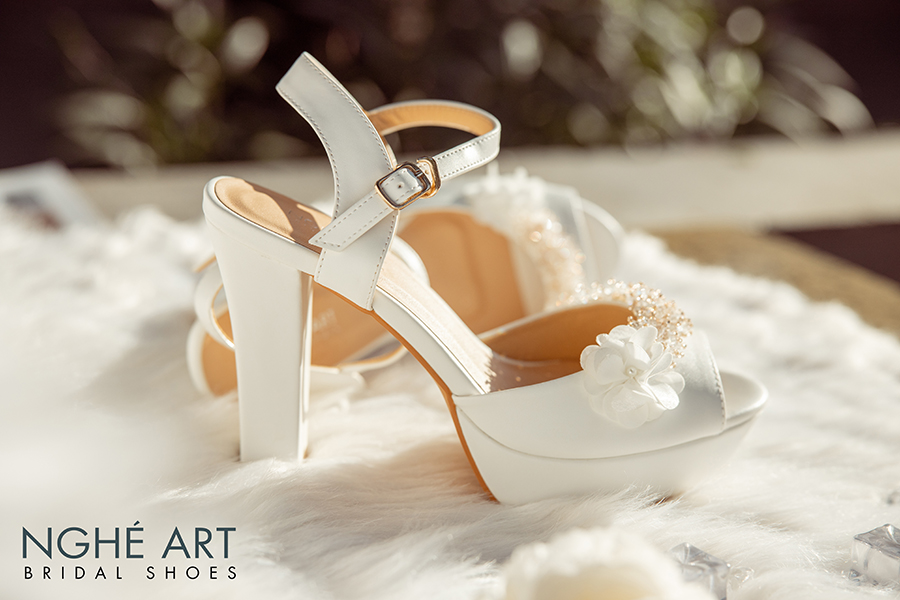 Giày cưới Nghé Art cao gót đính hoa pha lê 341 trắng - Ảnh 2 - Nghé Art Bridal Shoes - 0908590288