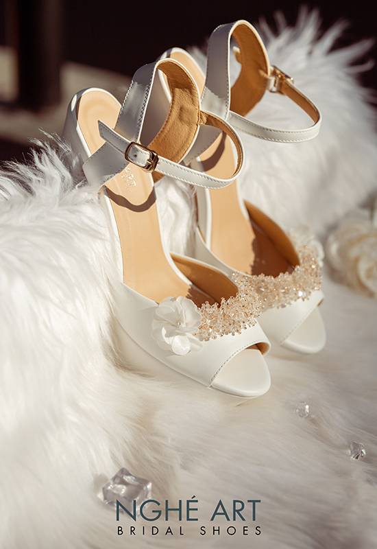 Giày cưới Nghé Art cao gót đính hoa pha lê 341 trắng - Ảnh 3 - Nghé Art Bridal Shoes - 0908590288