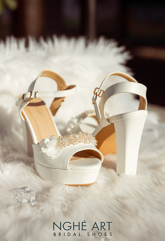 Giày cưới Nghé Art cao gót đính hoa pha lê 341 trắng - Ảnh 4 - Nghé Art Bridal Shoes - 0908590288