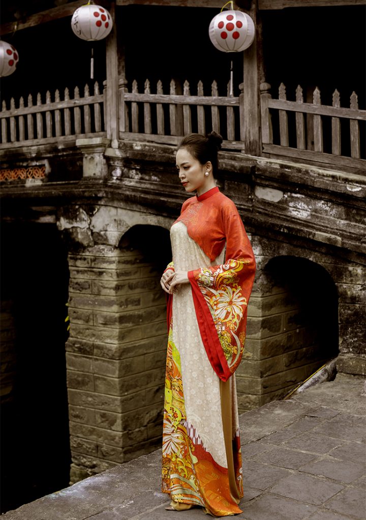 áo dài có họa tiết gam màu xen kẽ