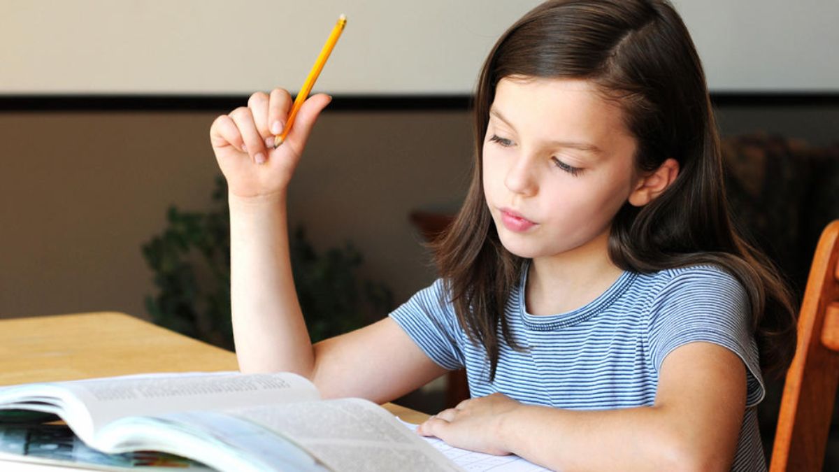 Ví dụ về tính bán kính hình tròn khi biết chu vi (Hình minh họa)