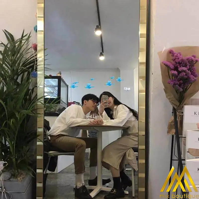 tạo dáng chụp ảnh với người yêu