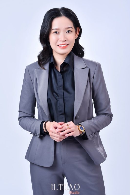 Cách chụp ảnh với áo vest nữ đẹp, trẻ trung, chuyên nghiệp- HThao Studio