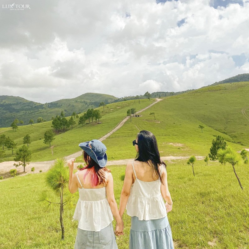 The best souvenirs are the memories we make - Caption cho đôi bạn thân
