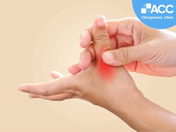Đau khớp ngón tay cái do đâu? Điều trị thế nào cho hiệu quả?