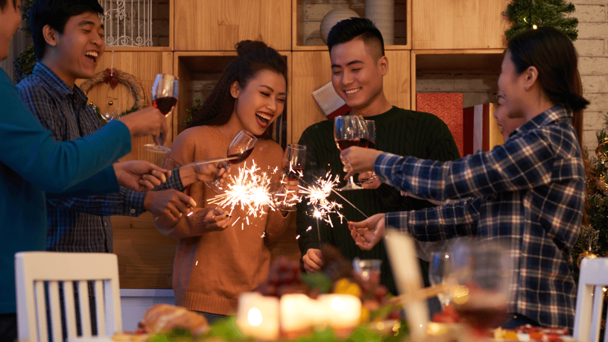 Những lời chúc Tết chân thành tặng bạn bè, đồng nghiệp là điều không thể thiếu nhân dịp Năm mới.