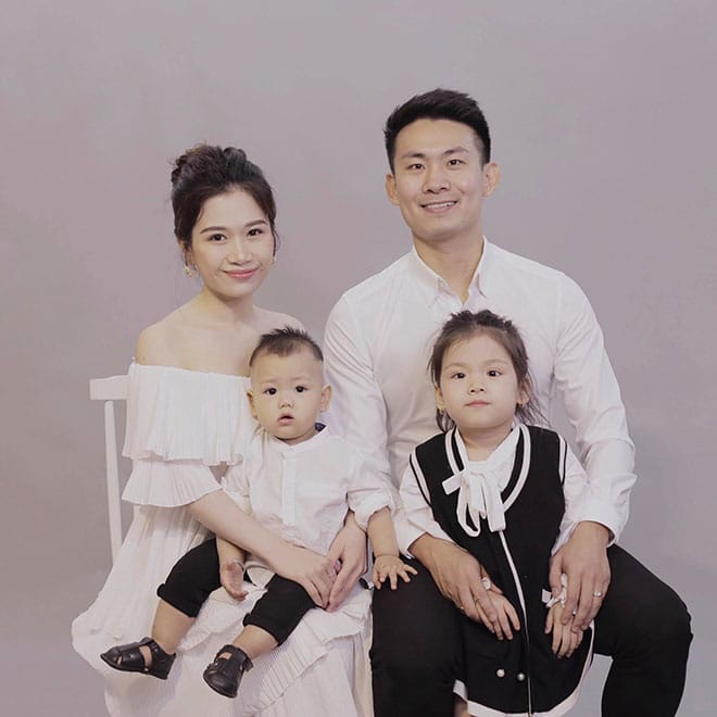 chụp 4 người tại studio