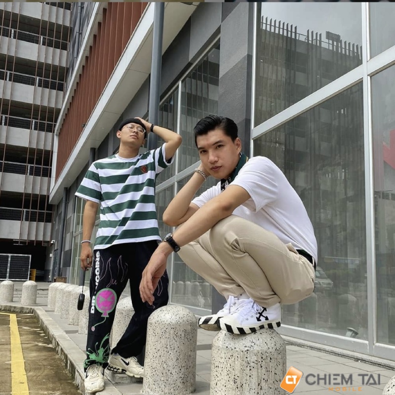 Tạo dáng chụp ảnh ngầu kết hợp cùng phụ kiện