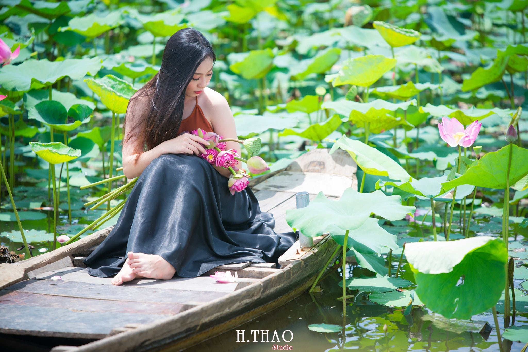 ao yem hoa sen 4 - Tháng 6, chụp hình với hoa sen tại Tam đa quận 9 - Tp.HCM
