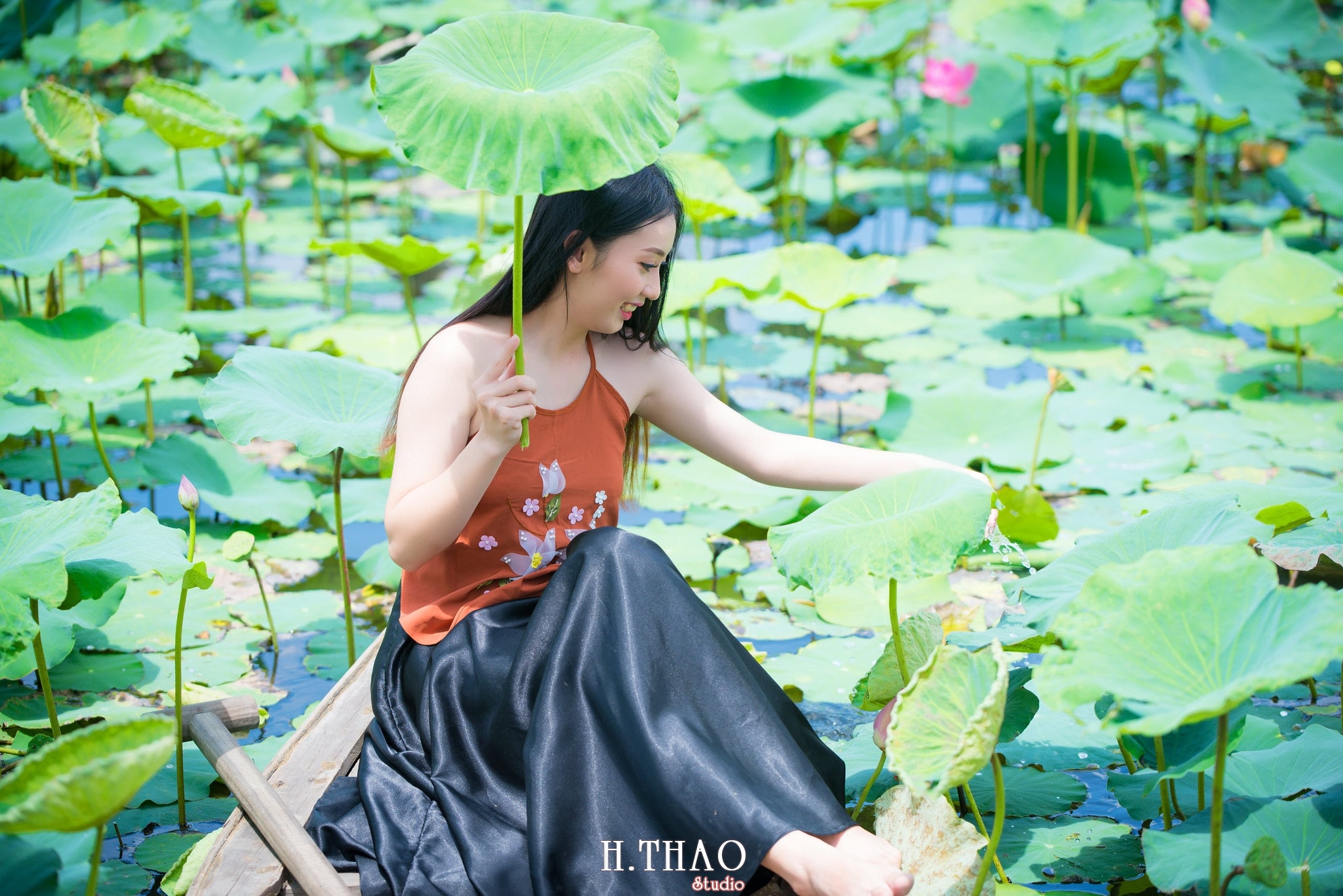ao yem hoa sen 13 - Tháng 6, chụp hình với hoa sen tại Tam đa quận 9 - Tp.HCM