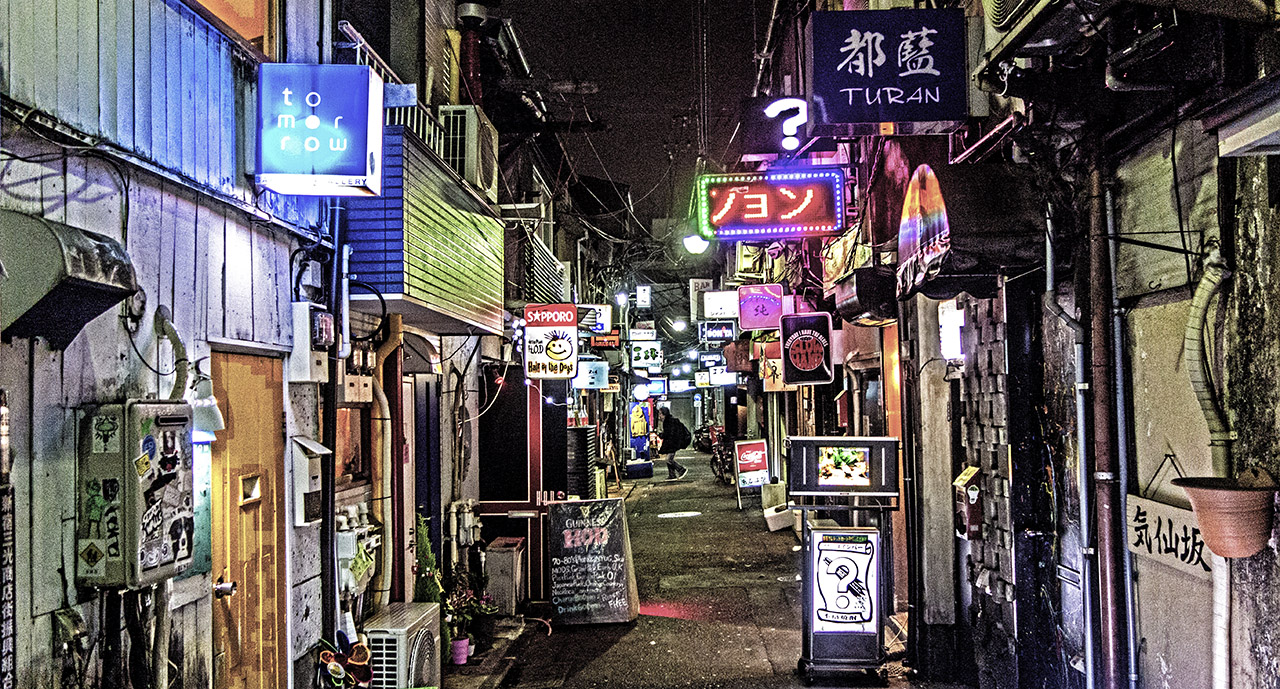 Tokyo's Golden Gai Area, or: How to drink in very very small bars