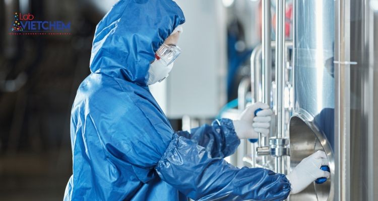 Trang bị đồ bảo hộ khi sử dụng etyl benzen