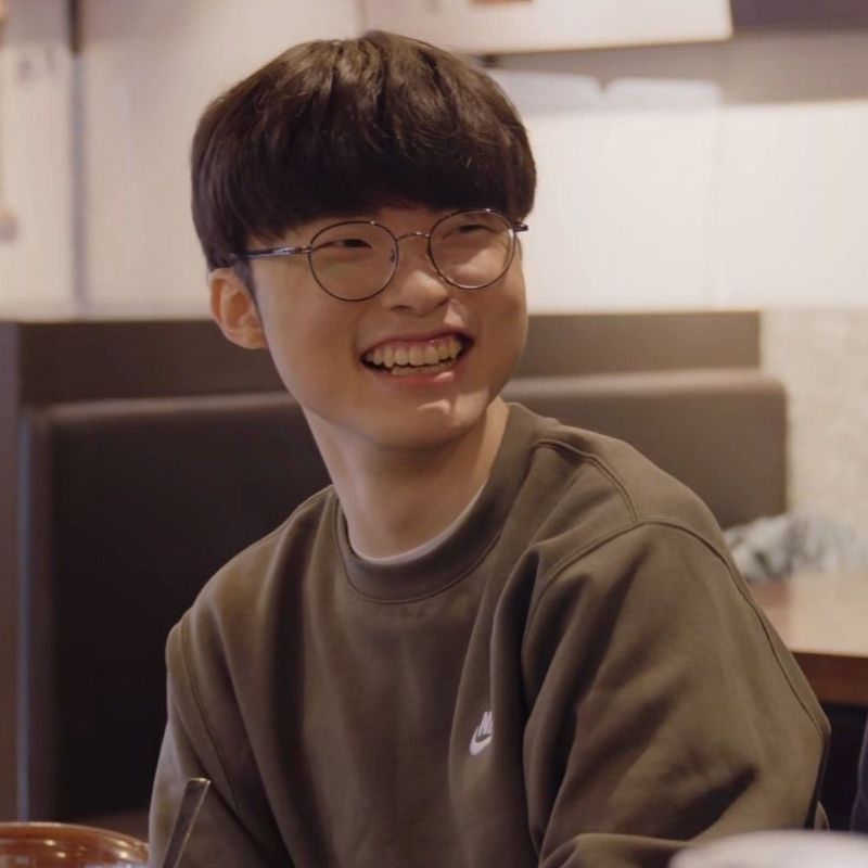 meme faker cười tươi